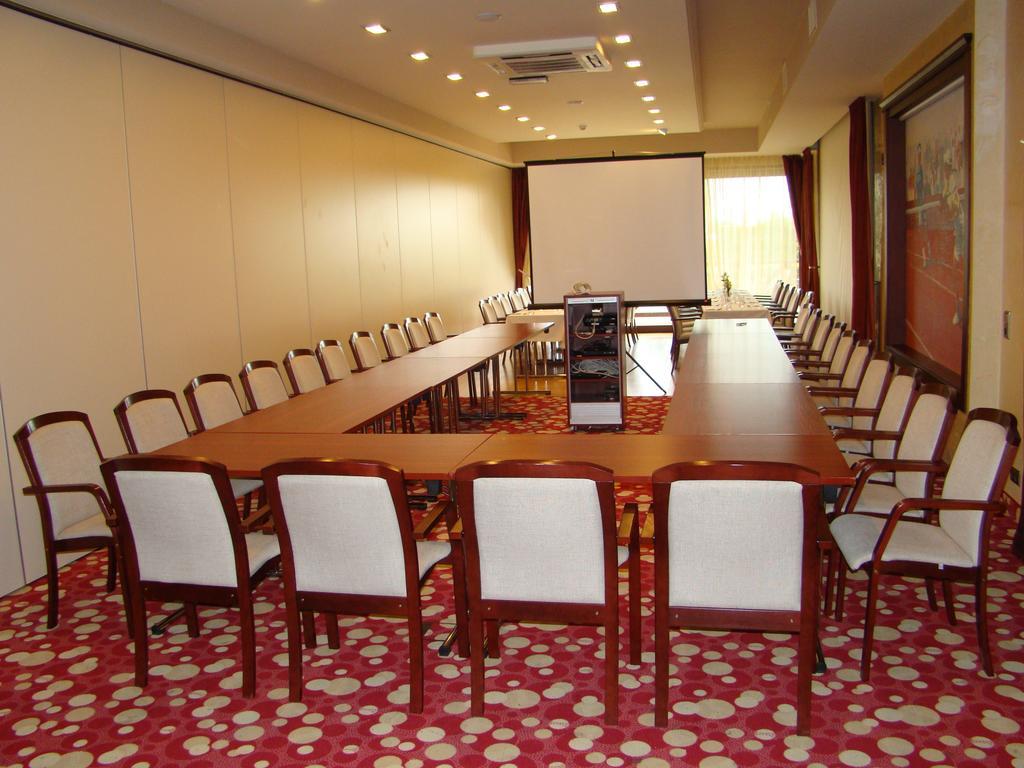 Hotel Rodan คูร์นญิก ภายนอก รูปภาพ