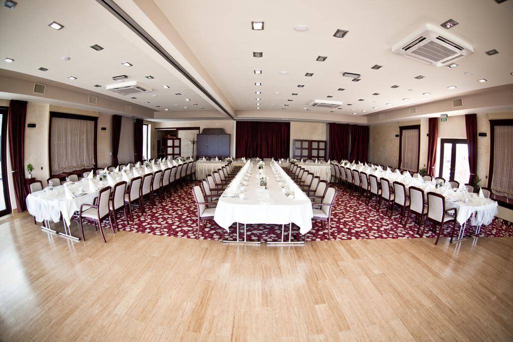 Hotel Rodan คูร์นญิก ภายนอก รูปภาพ