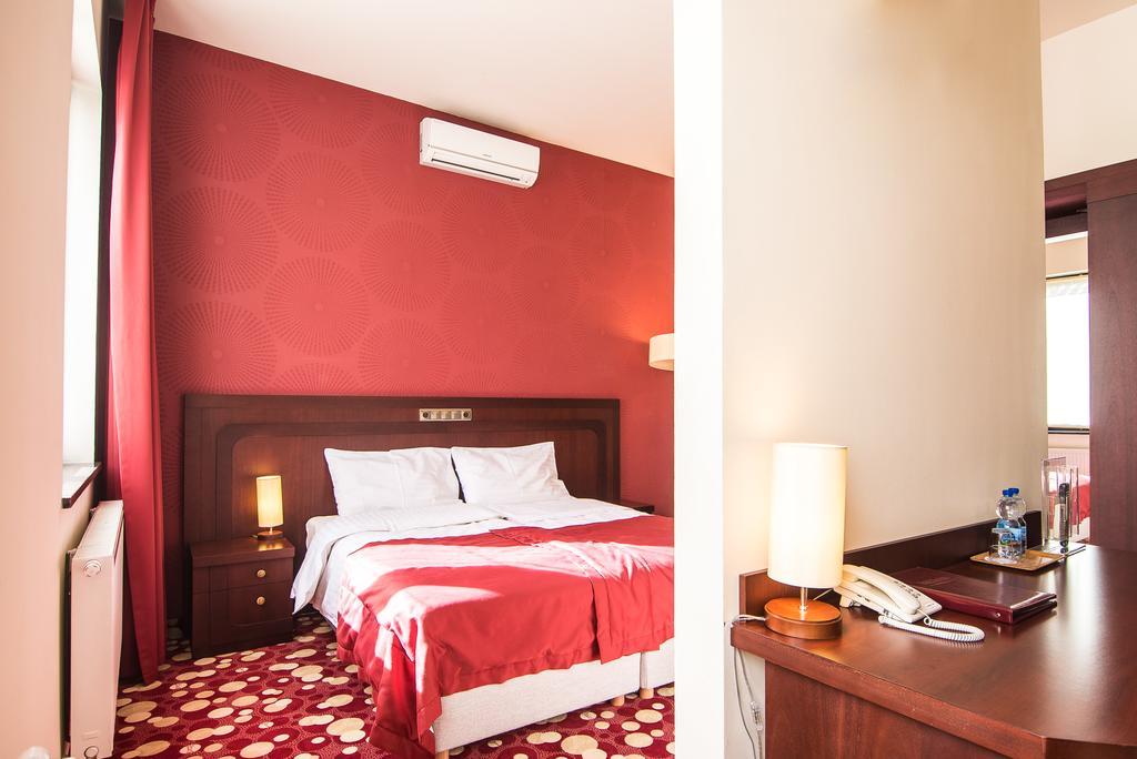 Hotel Rodan คูร์นญิก ภายนอก รูปภาพ