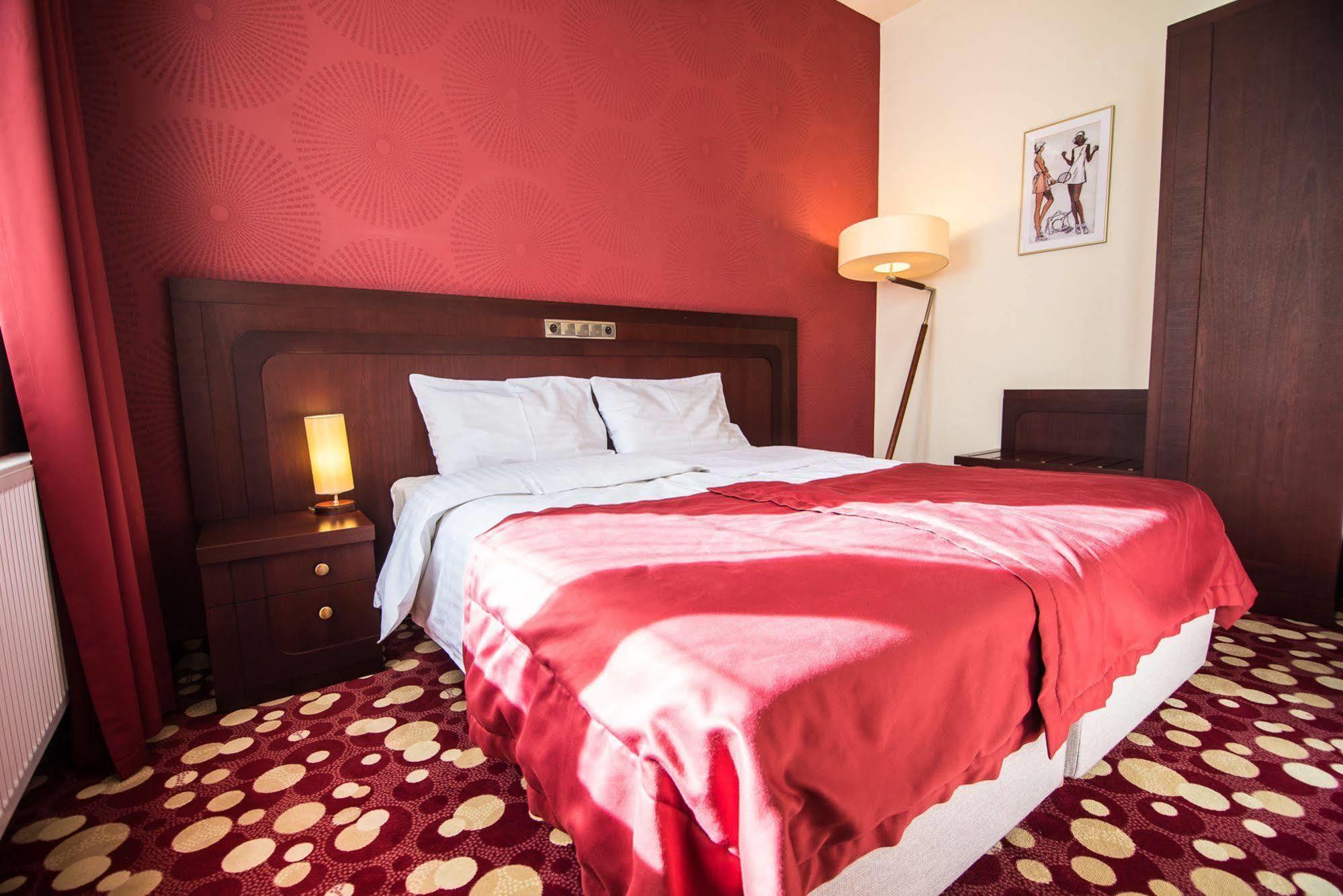 Hotel Rodan คูร์นญิก ภายนอก รูปภาพ