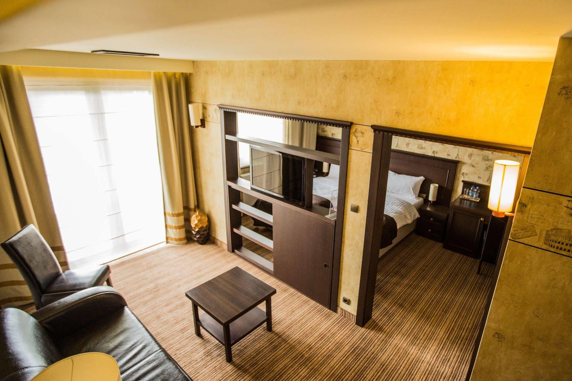 Hotel Rodan คูร์นญิก ภายนอก รูปภาพ