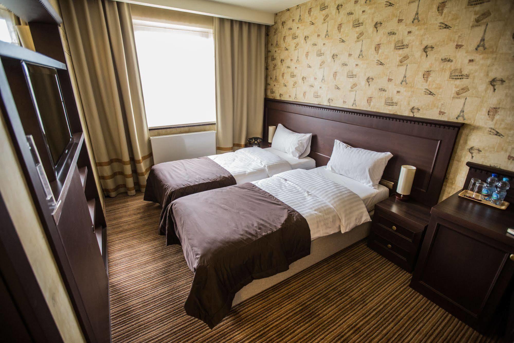 Hotel Rodan คูร์นญิก ภายนอก รูปภาพ