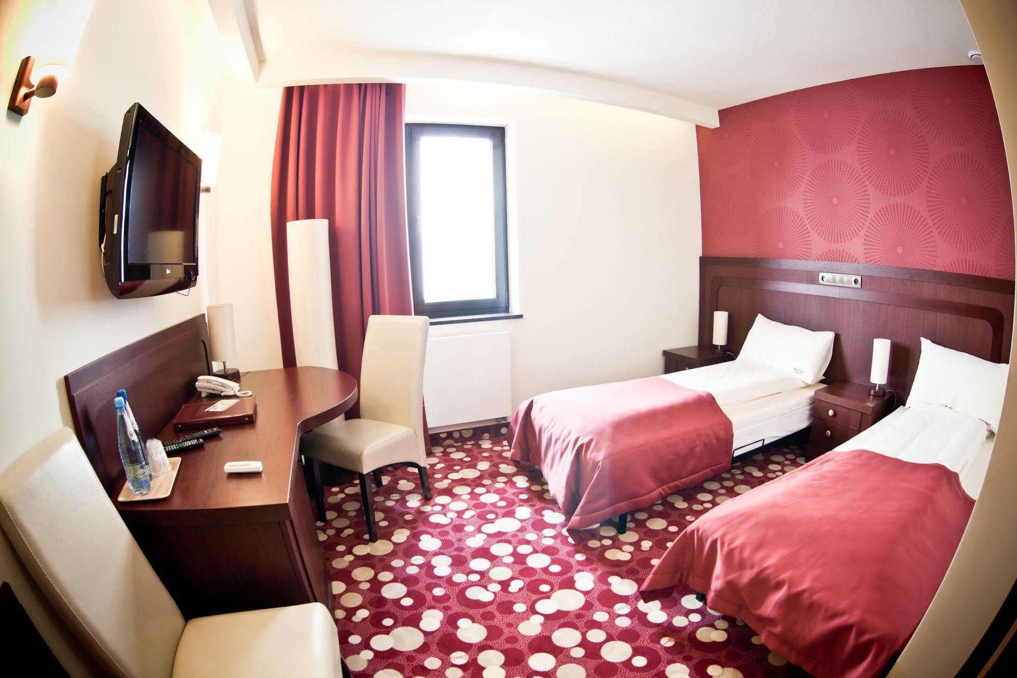 Hotel Rodan คูร์นญิก ภายนอก รูปภาพ