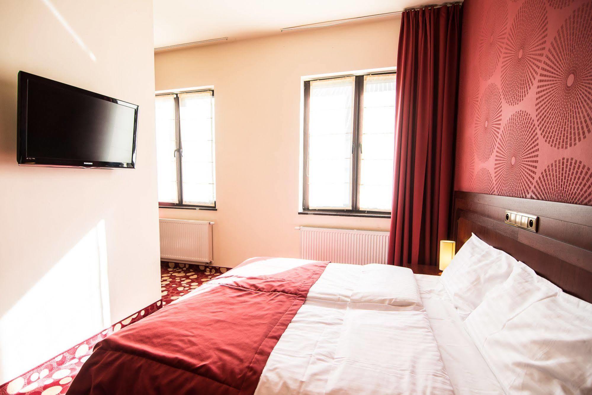 Hotel Rodan คูร์นญิก ภายนอก รูปภาพ